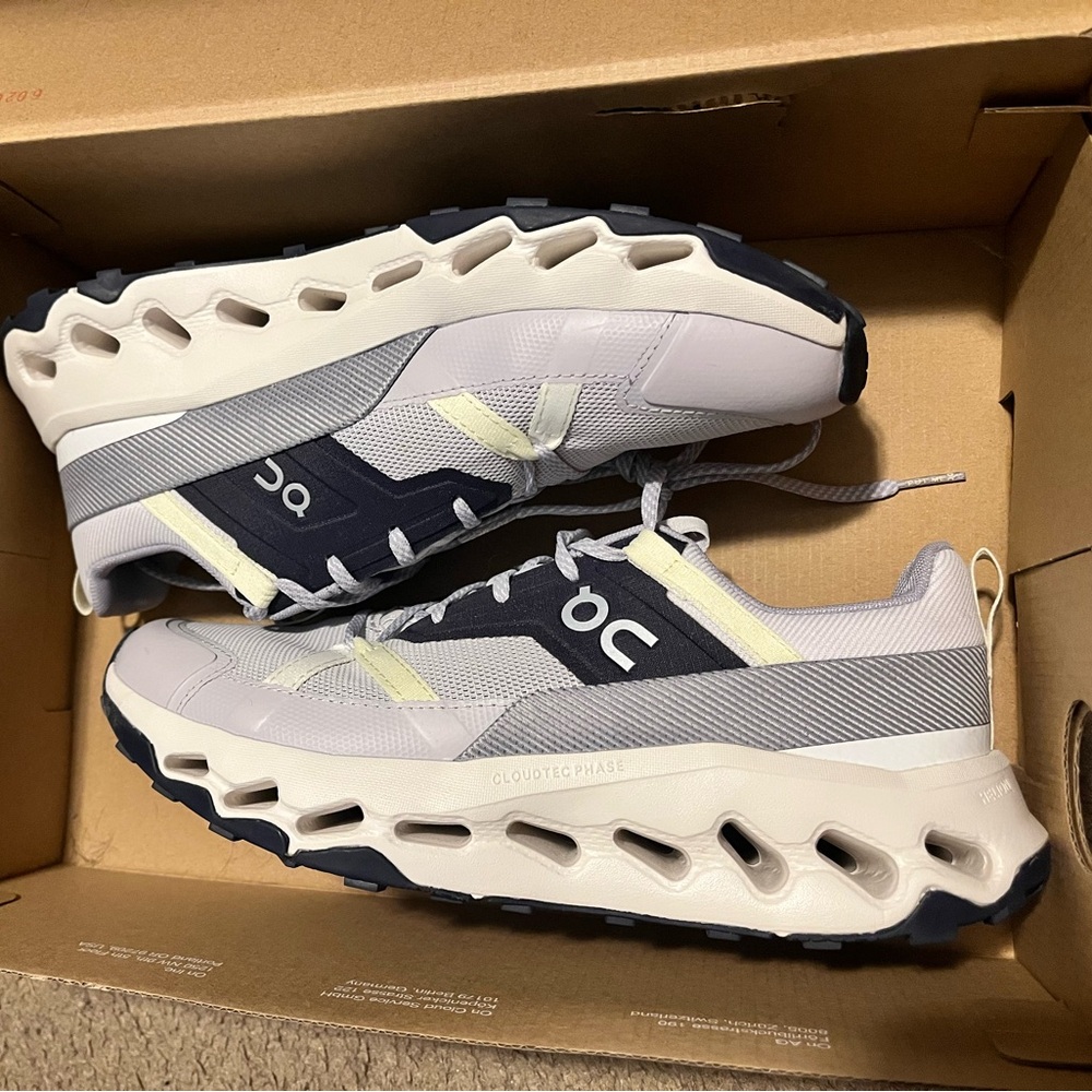 On brand “Cloud Horizon” women’s sz 9.5